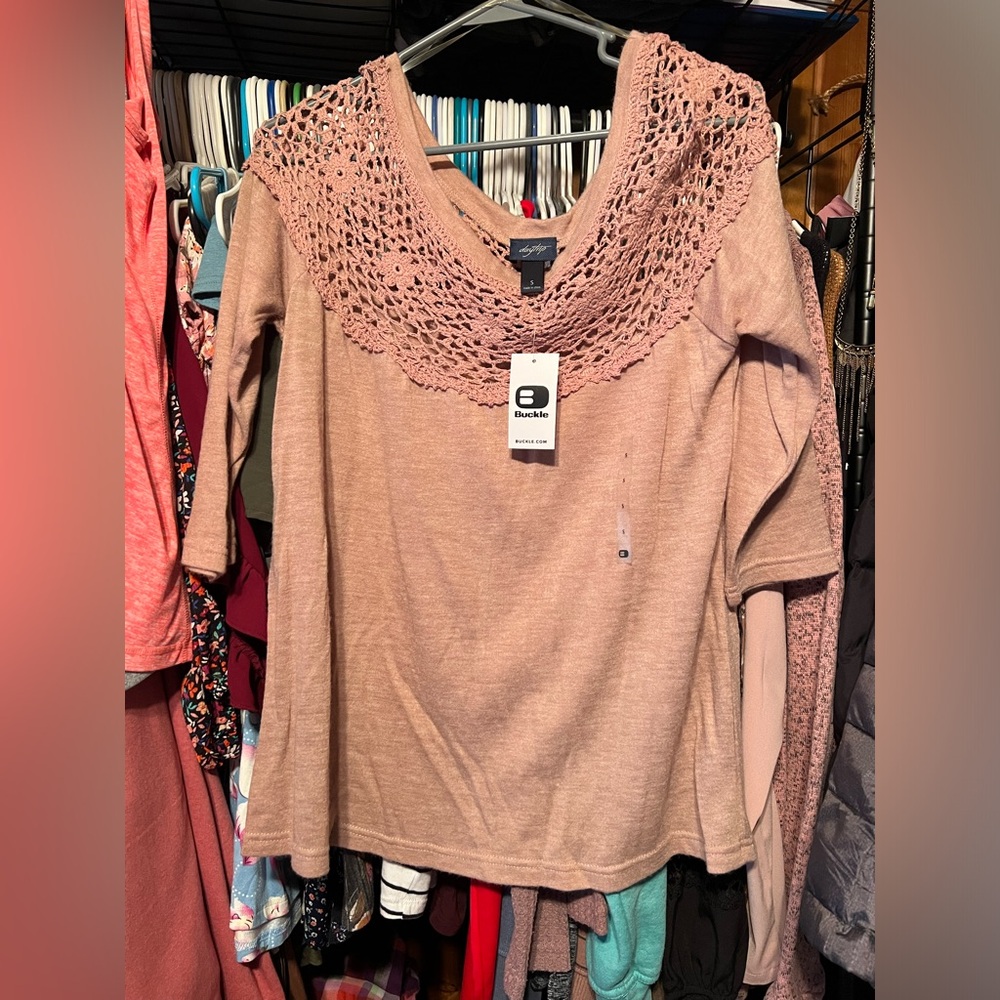 Buckle brand 
Pink 
Small